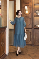 M COLLECTION | Váy Đầm Maxi Đuôi Cá Nữ Trung Niên Tặng Mẹ Cài Nút Thun Xốp Thêu Hoa Tay Lỡ D12778LW01