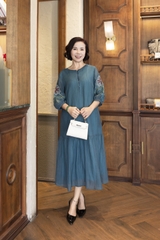 M COLLECTION | Váy Đầm Maxi Đuôi Cá Nữ Trung Niên Tặng Mẹ Cài Nút Thun Xốp Thêu Hoa Tay Lỡ D12778LW01