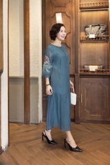 M COLLECTION | Váy Đầm Maxi Đuôi Cá Nữ Trung Niên Tặng Mẹ Cài Nút Thun Xốp Thêu Hoa Tay Lỡ D12778LW01