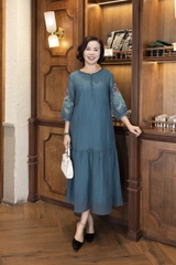 M COLLECTION | Váy Đầm Maxi Đuôi Cá Nữ Trung Niên Tặng Mẹ Cài Nút Thun Xốp Thêu Hoa Tay Lỡ D12778LW01