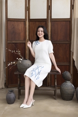 SWANLAKE | Váy Đầm Midi Suông Nữ Tay Bí Phồng Cổ Tròn Vải Lụa Dày Thêu Hoa Đi Tiệc Công Sở D13262LW01