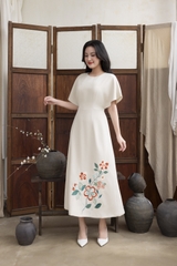 SWANLAKE | Váy Đầm Nữ Cổ Tròn Vải Lụa Dày Thêu Hoa Nhấn Eo Tay Cánh Dơi Sang Trọng Đi Tiệc D13250LW01