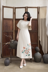 SWANLAKE | Váy Đầm Nữ Cổ Tròn Vải Lụa Dày Thêu Hoa Nhấn Eo Tay Cánh Dơi Sang Trọng Đi Tiệc D13250LW01