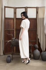 SWANLAKE | Váy Đầm Nữ Cổ Tròn Vải Lụa Dày Thêu Hoa Nhấn Eo Tay Cánh Dơi Sang Trọng Đi Tiệc D13250LW01