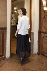 M COLLECTION | Áo Kiểu Nữ Trung Niên Tặng Mẹ Vải Lụa Gân Thêu Hoa Cổ Trụ Tay Lỡ Xẻ Vạt Áo A13020LW01