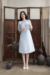 SWANLAKE | Váy Đầm Nữ Midi Cổ Tròn Tay Lỡ Vải Tơ Ép Hai Lớp Thêu Hoa Đính Nút Công Sở Tiệc D13237LW01