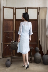 SWANLAKE | Váy Đầm Nữ Midi Cổ Tròn Tay Lỡ Vải Tơ Ép Hai Lớp Thêu Hoa Đính Nút Công Sở Tiệc D13237LW01