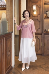 M COLLECTION | Áo Kiểu Nữ Trung Niên Tặng Mẹ Vải Lụa Gân Thêu Hoa Cổ Trụ Tay Lỡ Xẻ Vạt Áo A13020LW01