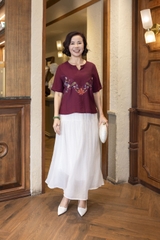 M COLLECTION | Áo Kiểu Nữ Trung Niên Tặng Mẹ Vải Lụa Gân Thêu Hoa Cổ Trụ Xẻ Vạt Áo Thanh Lịch A12910LW01