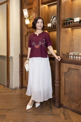 M COLLECTION | Áo Kiểu Nữ Trung Niên Tặng Mẹ Vải Lụa Gân Thêu Hoa Cổ Trụ Xẻ Vạt Áo Thanh Lịch A12910LW01