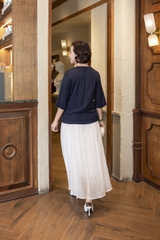 M COLLECTION | Áo Kiểu Nữ Trung Niên Tặng Mẹ Vải Lụa Gân Thêu Hoa Cổ Trụ Tay Lỡ Xẻ Vạt Áo A13020LW01