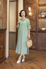 M COLLECTION | Váy Đầm Maxi Suông Xẻ Tà Nữ Trung Niên Tặng Mẹ Linen Thêu Hoa Tay Bo Lỡ Có Túi D12860LW01