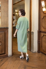 M COLLECTION | Váy Đầm Maxi Suông Xẻ Tà Nữ Trung Niên Tặng Mẹ Linen Thêu Hoa Tay Bo Lỡ Có Túi D12860LW01