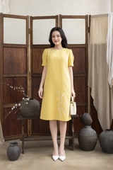 SWANLAKE | Váy Đầm Midi Suông Nữ Tay Bí Phồng Cổ Tròn Vải Lụa Dày Thêu Hoa Đi Tiệc Công Sở D13262LW01