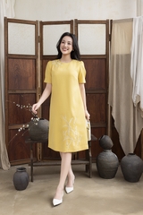 SWANLAKE | Váy Đầm Midi Suông Nữ Tay Bí Phồng Cổ Tròn Vải Lụa Dày Thêu Hoa Đi Tiệc Công Sở D13262LW01