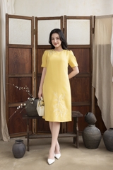 SWANLAKE | Váy Đầm Midi Suông Nữ Tay Bí Phồng Cổ Tròn Vải Lụa Dày Thêu Hoa Đi Tiệc Công Sở D13262LW01