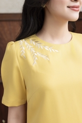 SWANLAKE | Váy Đầm Midi Suông Nữ Tay Bí Phồng Cổ Tròn Vải Lụa Dày Thêu Hoa Đi Tiệc Công Sở D13262LW01