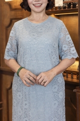 M COLLECTION | Váy Đầm Nữ Maxi Suông Trung Niên Tặng Mẹ Vải Lụa Dày Thêu Hoa Tay Lỡ Cổ Tròn D12841LW01