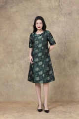 SWANLAKE | Váy Đầm Nữ Phom A Cổ Tròn Tay Ngắn Vải Gấm Hoa Cao Cấp Sang Trọng Đi Tiệc Công Sở D13266LW01