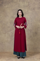 SWANLAKE | Áo Dài Cách Tân Nữ Phom Suông Cổ Tròn Chất Vải Linen Bột Thêu Hoa Tay Lỡ L13120LW01