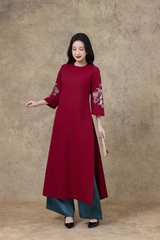 SWANLAKE | Áo Dài Cách Tân Nữ Phom Suông Cổ Tròn Chất Vải Linen Bột Thêu Hoa Tay Lỡ L13120LW01