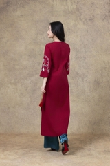 SWANLAKE | Áo Dài Cách Tân Nữ Phom Suông Cổ Tròn Chất Vải Linen Bột Thêu Hoa Tay Lỡ L13120LW01