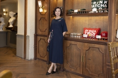 M COLLECTION | Váy Đầm Suông Nữ Trung Niên Tặng Mẹ Linen Thêu Hoa Tay Lỡ Cổ Tròn Sang Trọng D12903LW01