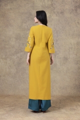 SWANLAKE | Áo Dài Cách Tân Nữ Phom Suông Cổ Tròn Chất Vải Linen Bột Thêu Hoa Tay Lỡ L13120LW01