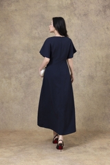 SWANLAKE | Váy Đầm Nữ Cổ Tròn Vải Lụa Dày Thêu Hoa Nhấn Eo Tay Cánh Dơi Sang Trọng Đi Tiệc D13250LW01