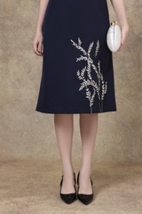 SWANLAKE | Váy Đầm Midi Suông Nữ Tay Bí Phồng Cổ Tròn Vải Lụa Dày Thêu Hoa Đi Tiệc Công Sở D13262LW01