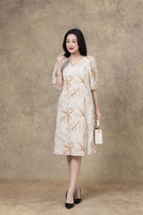 SWANLAKE | Váy Đầm Nữ Midi Phom A Tay Bí Lỡ Phồng Cổ Tròn Vải Đũi Thêu Hoa Dự Tiệc Công Sở D13292LW01