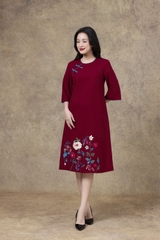 SWANLAKE | Váy Đầm Nữ Midi Suông Cổ Tròn Tay Lỡ Chất Vải Linen Thêu Hoa Cao Cấp Đi Tiệc D13228LW01