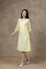 SWANLAKE | Váy Đầm Nữ Midi Cổ Tròn Tay Lỡ Vải Tơ Ép Hai Lớp Thêu Hoa Đính Nút Công Sở Tiệc D13237LW01