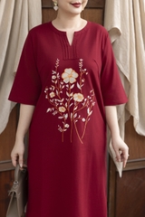 M COLLECTION | Váy Đầm Suông Nữ Trung Niên Tặng Mẹ Vải Linen Thêu Hoa Cổ Chữ V Tay Lỡ Có Túi D13234LW01