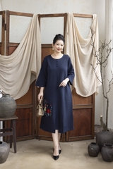 M COLLECTION | Đầm Thường Ngày Phuom Suong Lụa Dày Dài Qua Gối D13259LW01