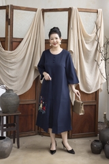 M COLLECTION | Đầm Thường Ngày Phuom Suong Lụa Dày Dài Qua Gối D13259LW01