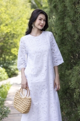 SWANLAKE | Váy Đầm Nữ Maxi Suông Vải Cotton Thêu Đục Lỗ Hè Cổ Tròn Tay Ren Lỡ Ống Loe Có Túi D12688LW01