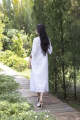 SWANLAKE | Váy Đầm Nữ Maxi Suông Vải Cotton Thêu Đục Lỗ Hè Cổ Tròn Tay Ren Lỡ Ống Loe Có Túi D12688LW01