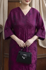 M COLLECTION | Váy Đầm Tiệc Suông Nữ Trung Niên Tặng Mẹ Tơ Tencel Cổ Chữ V Tay Lỡ Xẻ Tà D13376LW01