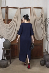 M COLLECTION | Váy Đầm Suông Nữ Trung Niên Tặng Mẹ Vải Linen Thêu Hoa Cổ Chữ V Tay Lỡ Có Túi D13234LW01