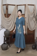 M COLLECTION | Váy Đầm Nữ Trung Niên Tặng Mẹ, Bà Suông Vải Linen Thêu Hoa Cổ Chữ V Tay Ngắn D13277LW01