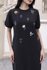 SWANLAKE | Váy Đầm Nữ Midi Suông Linen Thêu Hoa Tay Cổ Tròn Viền Thun Có Túi Xẻ Tà Công Sở Hè D12694LW01