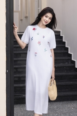 SWANLAKE | Váy Đầm Nữ Midi Suông Linen Thêu Hoa Tay Cổ Tròn Viền Thun Có Túi Xẻ Tà Công Sở Hè D12694LW01