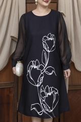 M COLLECTION | Váy Đầm Nữ Trung Niên Tặng Mẹ Suông Cổ Tròn Lụa Dày Thêu Hoa Tay Dài Đi Tiệc D13275LW01