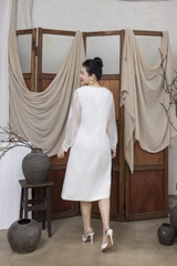 M COLLECTION | Váy Đầm Nữ Trung Niên Tặng Mẹ Suông Cổ Tròn Lụa Dày Thêu Hoa Tay Dài Đi Tiệc D13275LW01