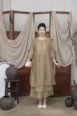 M COLLECTION | Váy Đầm Suông Nữ Trung Niên Tặng Mẹ Vải Tơ Cổ Vuông Đính Nút Tay Lỡ Xẻ Tà D13223LW01