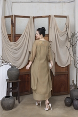 M COLLECTION | Váy Đầm Suông Nữ Trung Niên Tặng Mẹ Vải Tơ Cổ Vuông Đính Nút Tay Lỡ Xẻ Tà D13223LW01