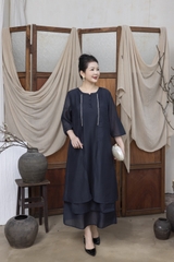 M COLLECTION | Váy Đầm Suông Nữ Trung Niên Tặng Mẹ Vải Tơ Cổ Vuông Đính Nút Tay Lỡ Xẻ Tà D13223LW01