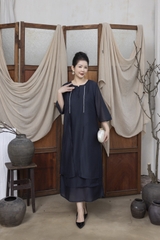 M COLLECTION | Váy Đầm Suông Nữ Trung Niên Tặng Mẹ Vải Tơ Cổ Vuông Đính Nút Tay Lỡ Xẻ Tà D13223LW01