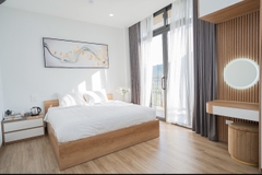 Phòng Lớn View Núi (Superior Mountain View Room)